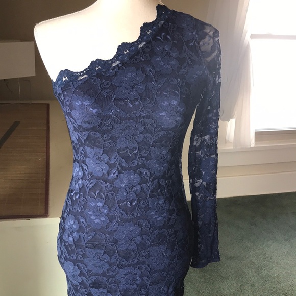 Asymmetrical off shoulder dress - Picture 2 of 6